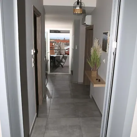Joanna Seasides , Floor * Mesimérion